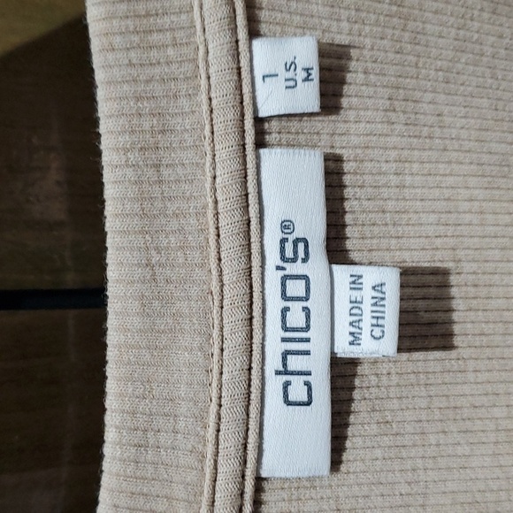 CHICOS CASUAL CREAM RIB MIX V NECK TOP  W PUFF BALLOON SLEEVES SIZE 1 - Picture 3 of 10